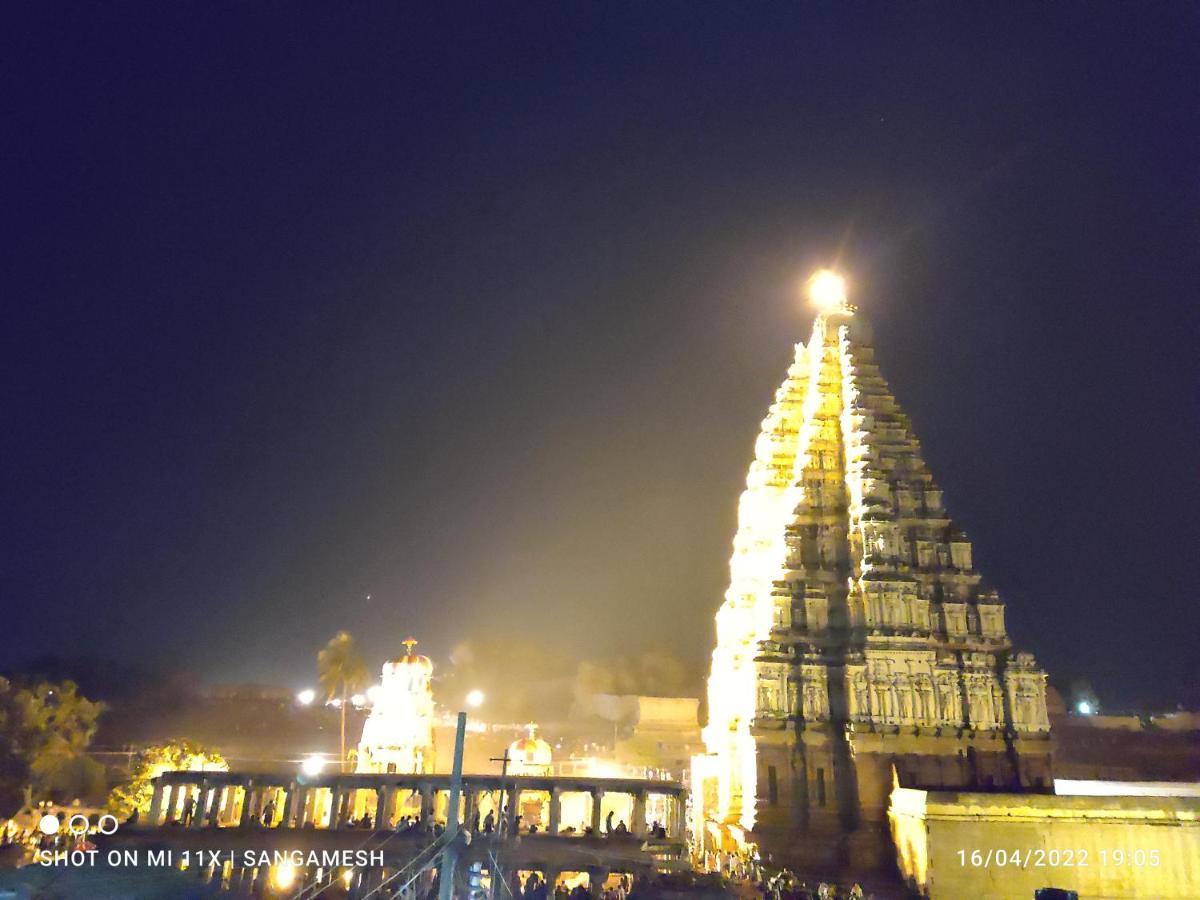 Temple View Guest House Hampi Bagian luar foto