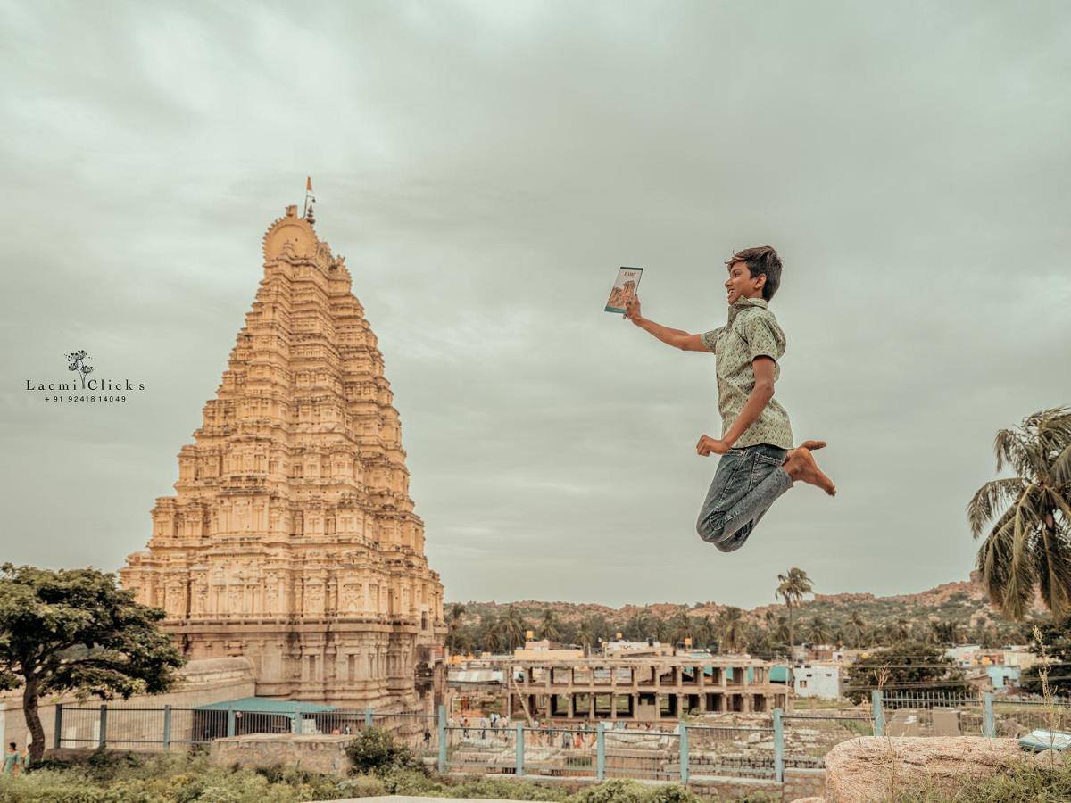 Temple View Guest House Hampi Bagian luar foto