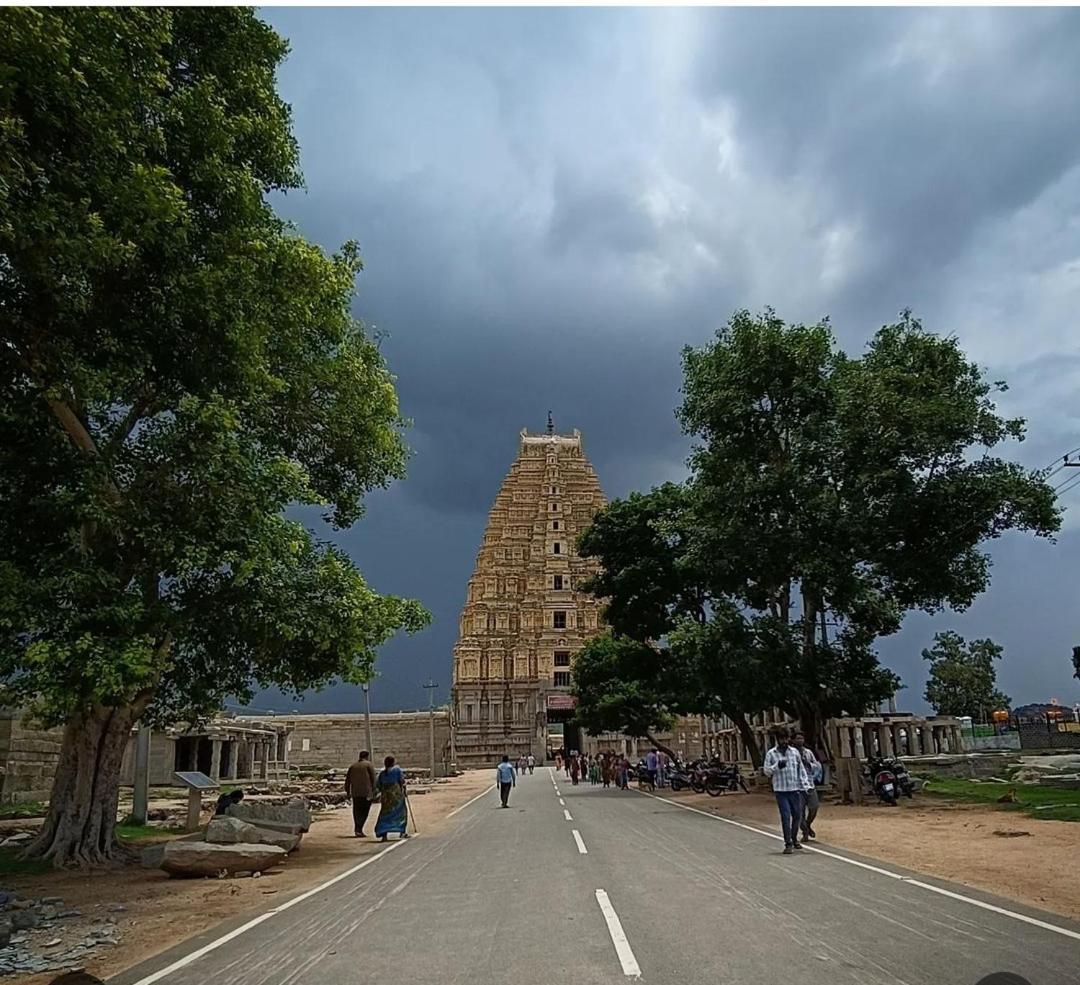 Temple View Guest House Hampi Bagian luar foto